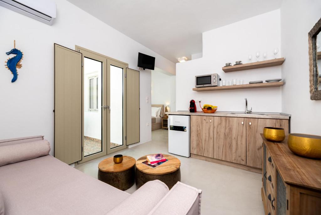 Aerenia Luxury Suites photo 2