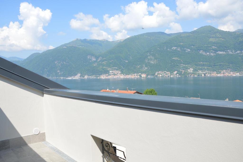 White suite - Jacuzzi, Swimming pool & Lake view photo 4