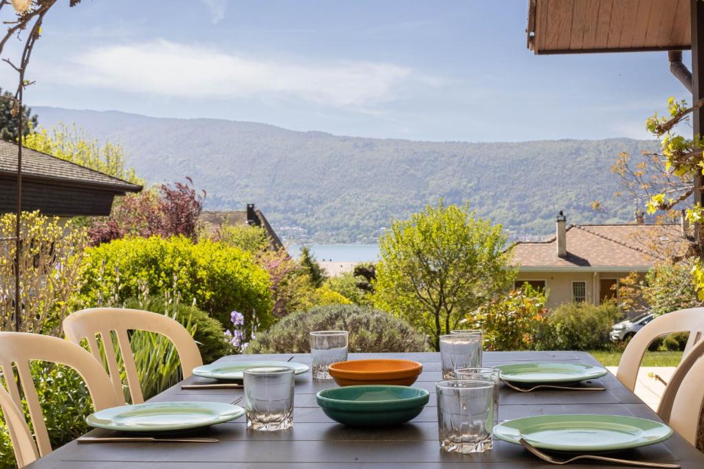 MAISON CHARLOTTE - Vue lac et à 5min des plages! photo 1