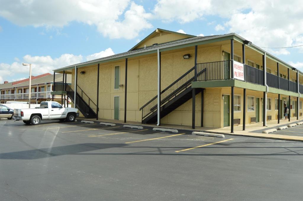 Delux Inn Tulsa photo 4
