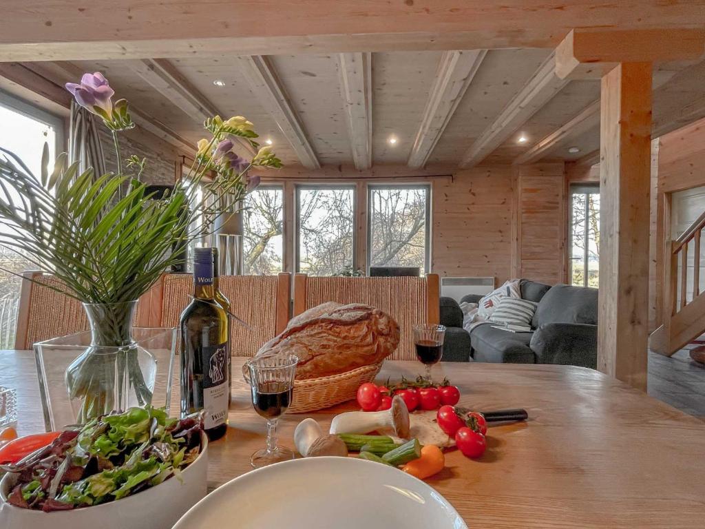 traumHaff Küstenchalets - einzigartige Chalets an der Ostsee. Ganz aus Lärchenholz mit Kamin und Sauna photo 3