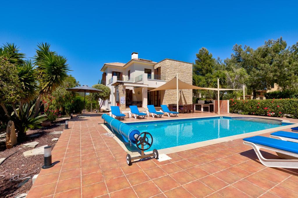 4 bedroom Villa Kellia with private pool, Aphrodite Hills Resort photo 3