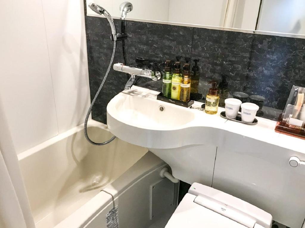 Hotel Livemax Chiba Chuo Ekimae - Tap to explore photos