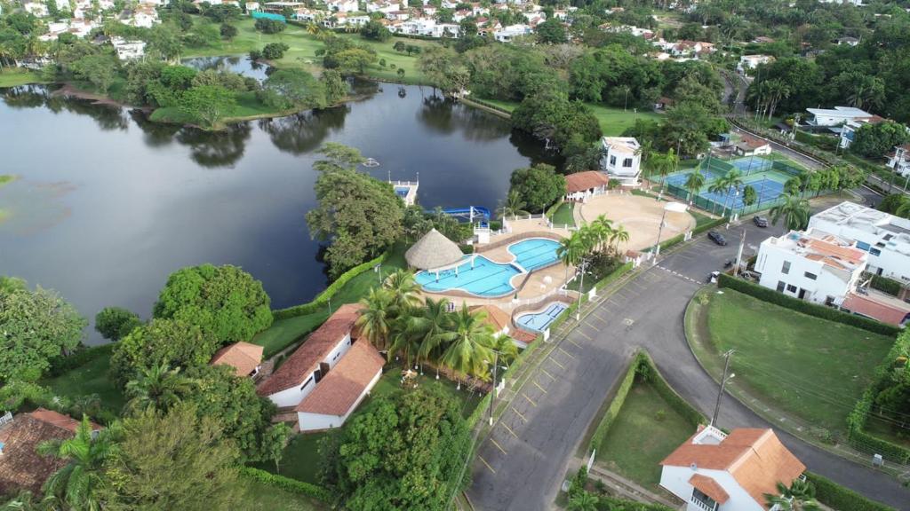ESPECTACULAR Casa Quinta en Melgar photo 1