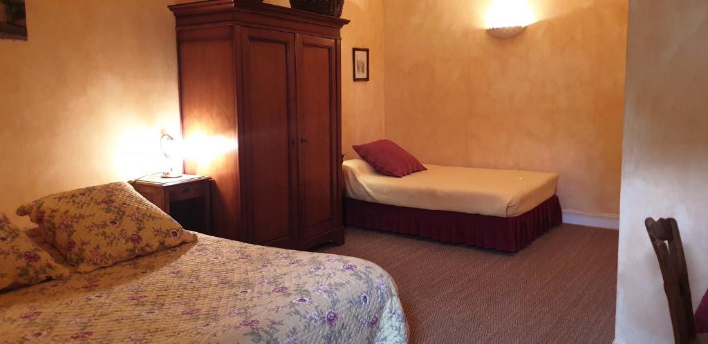 La Maison prés du ruisseau Chambre jaune photo 1