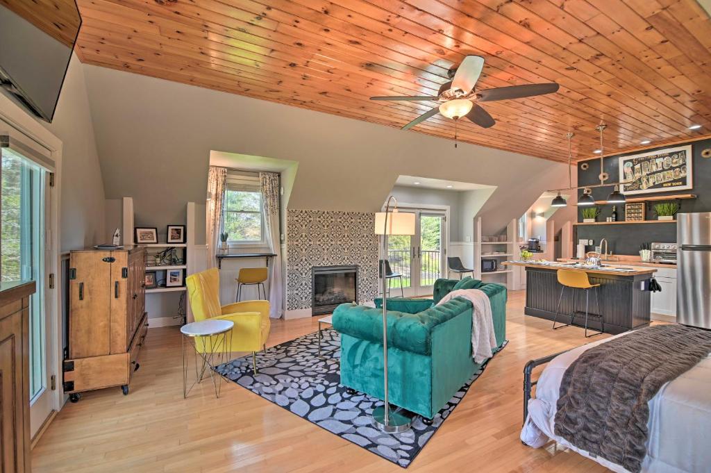 Stylish Studio with Fireplace about 3 Mi From Dtwn! photo 4