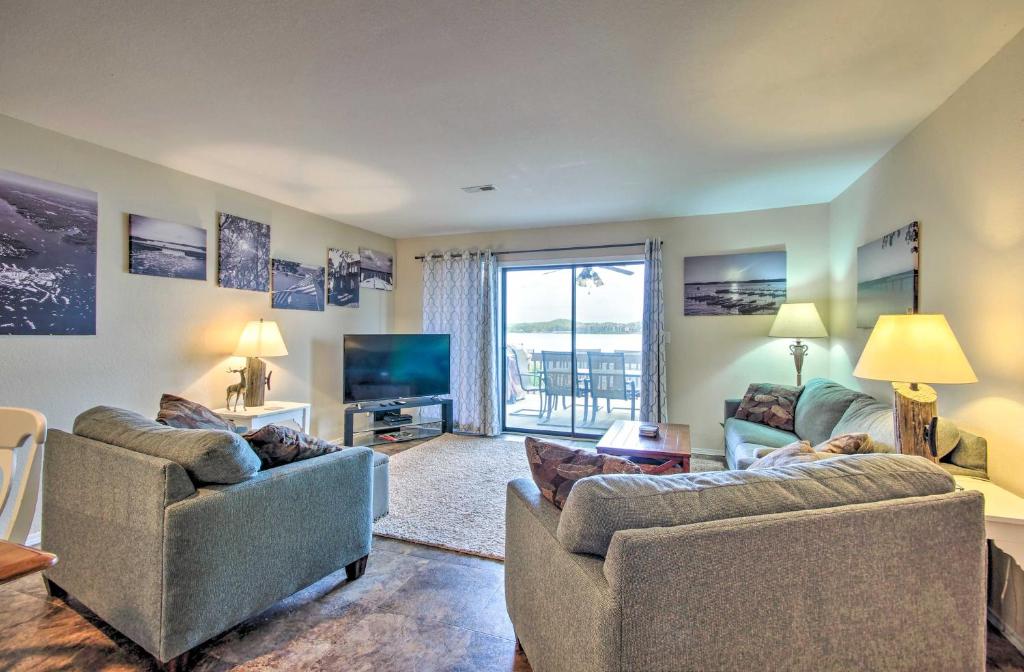 Pet-Friendly Lake Ozark Escape with Shared Pool photo 1