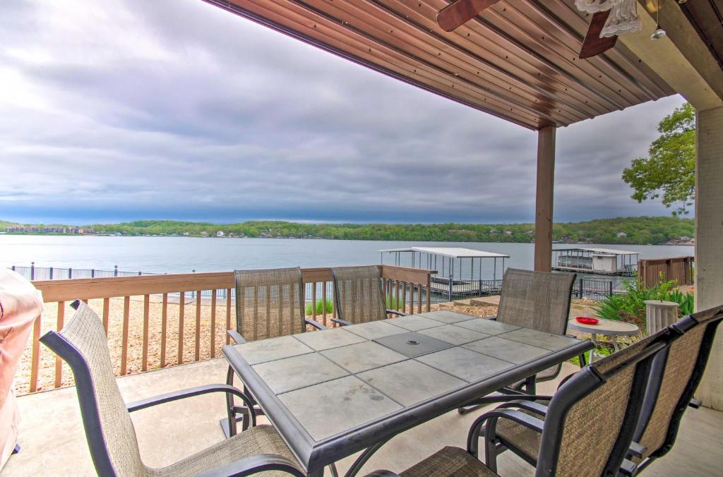 Pet-Friendly Lake Ozark Escape with Shared Pool photo 2
