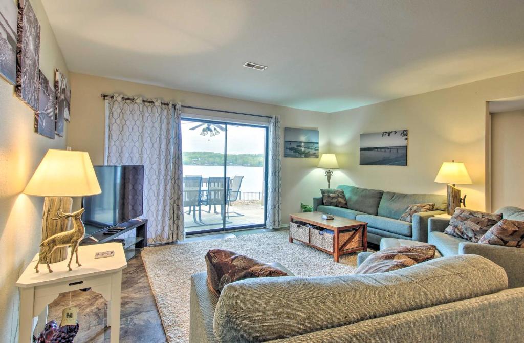 Pet-Friendly Lake Ozark Escape with Shared Pool photo 4