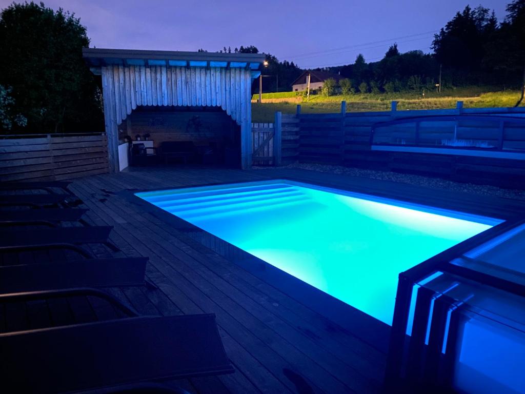 Chalet avec Jacuzzi et Piscine, déco soignée esprit cocooning photo 2