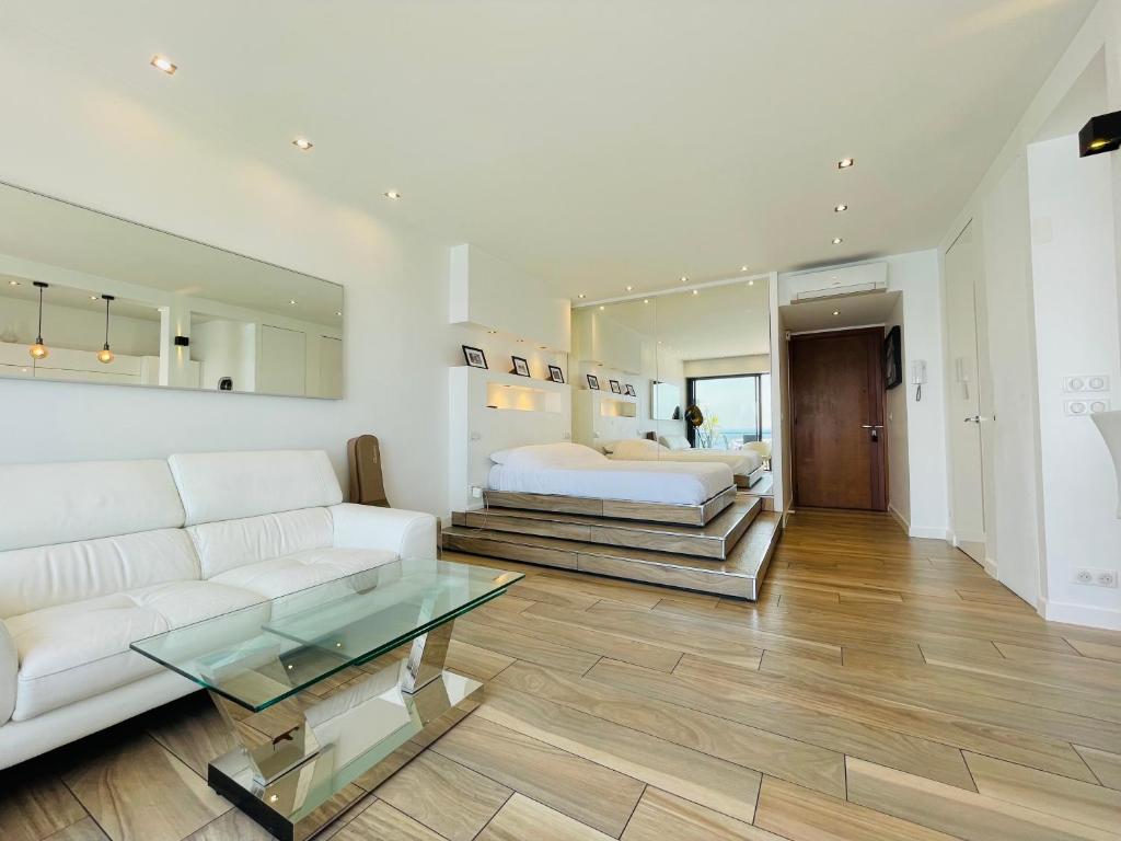 SEA VIEW TOP FLOOR - PROMENADE DES ANGLAIS photo 2