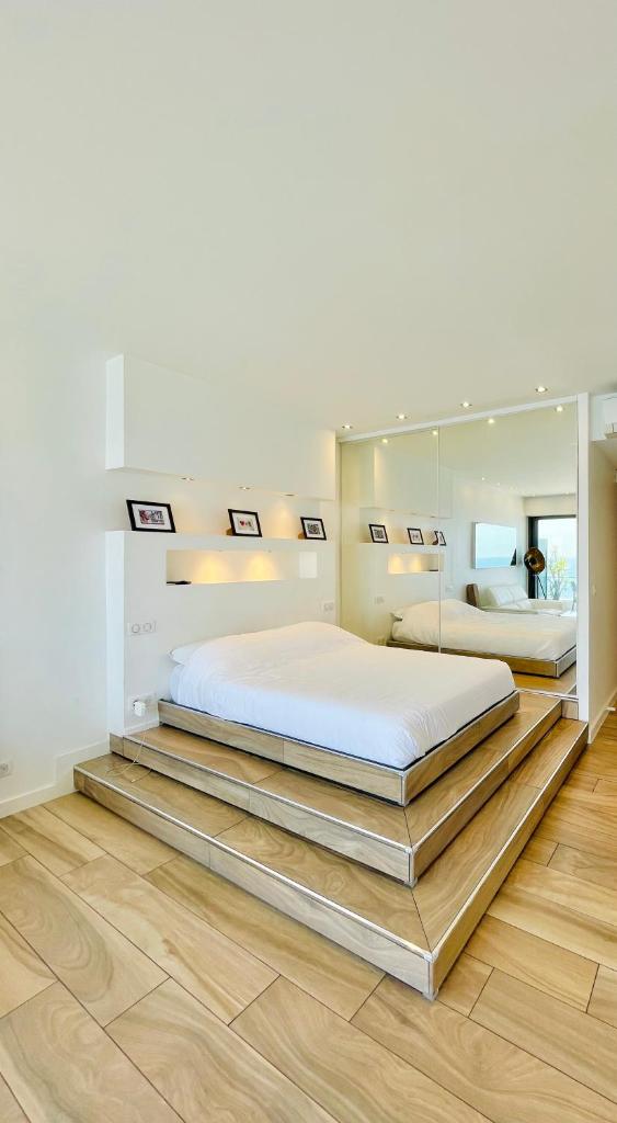 SEA VIEW TOP FLOOR - PROMENADE DES ANGLAIS photo 4