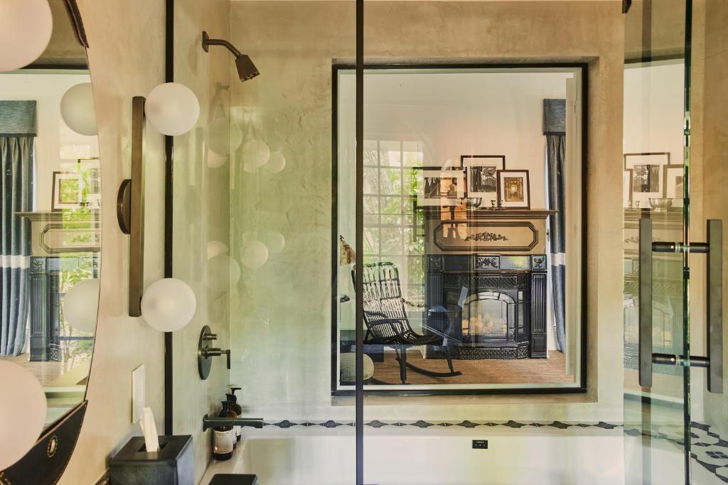 The Madrona photo 4
