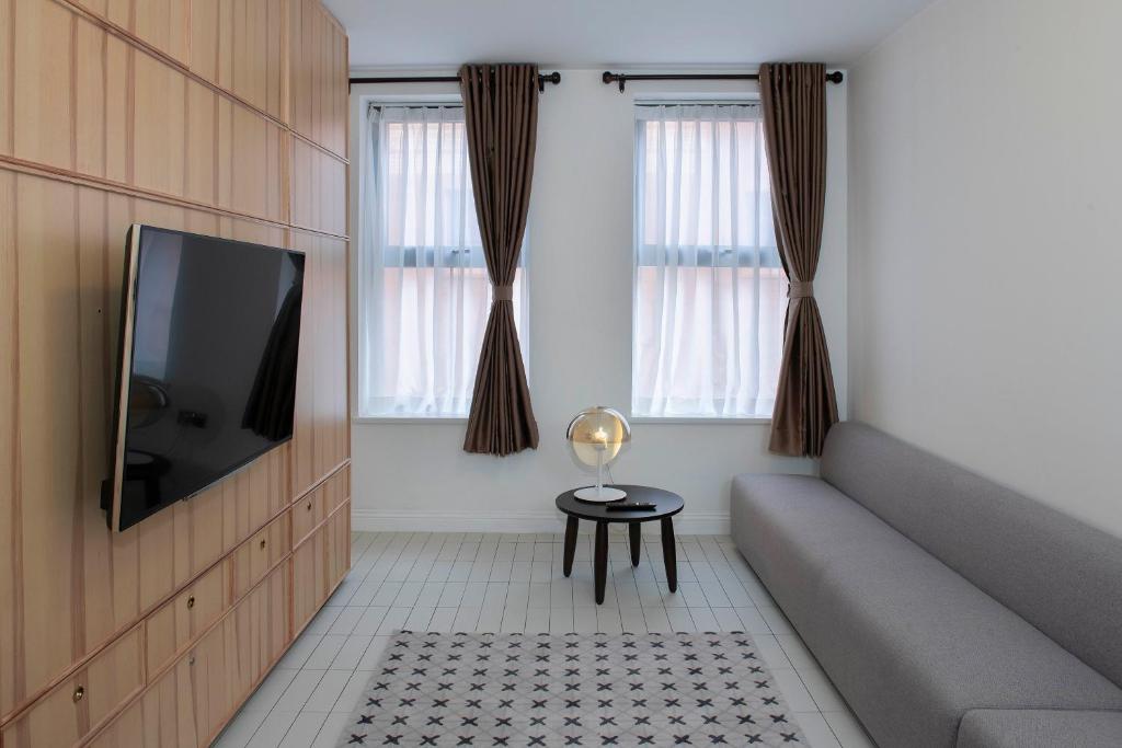 Trueman Court Luxury Serviced Apartments - Tap to explore photos