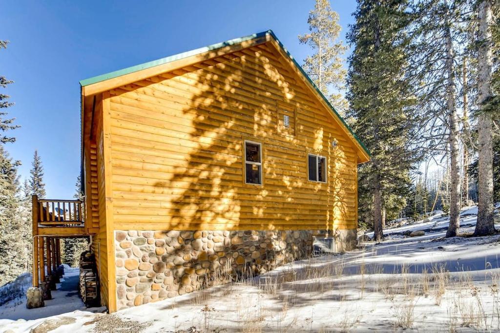 Private Luxury Mountain Retreat with a Private Hot Tub Surrounded by Wildlife - Moose Haven photo 3