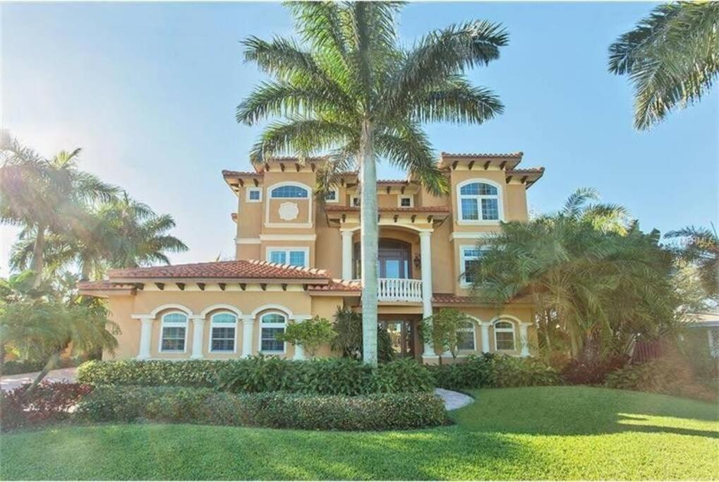 Large Mediterranean Oasis - Water Views & Pool photo 4