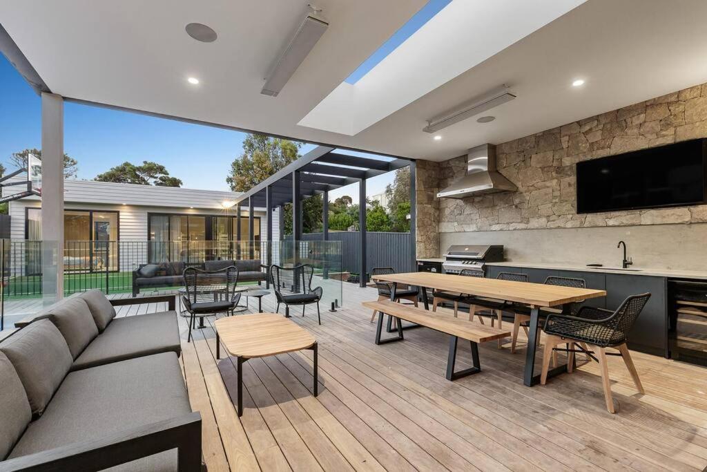 Kirks on Park - brand new luxury home, great location photo 2