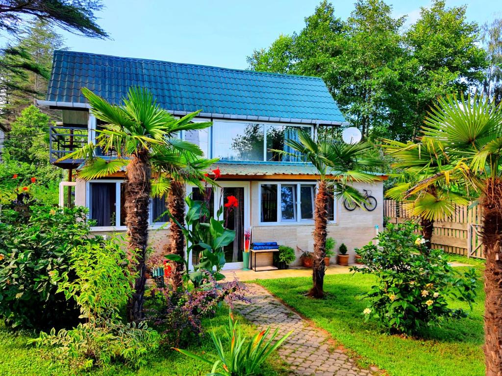 House & Yard Sesil S 70m to beach photo 4