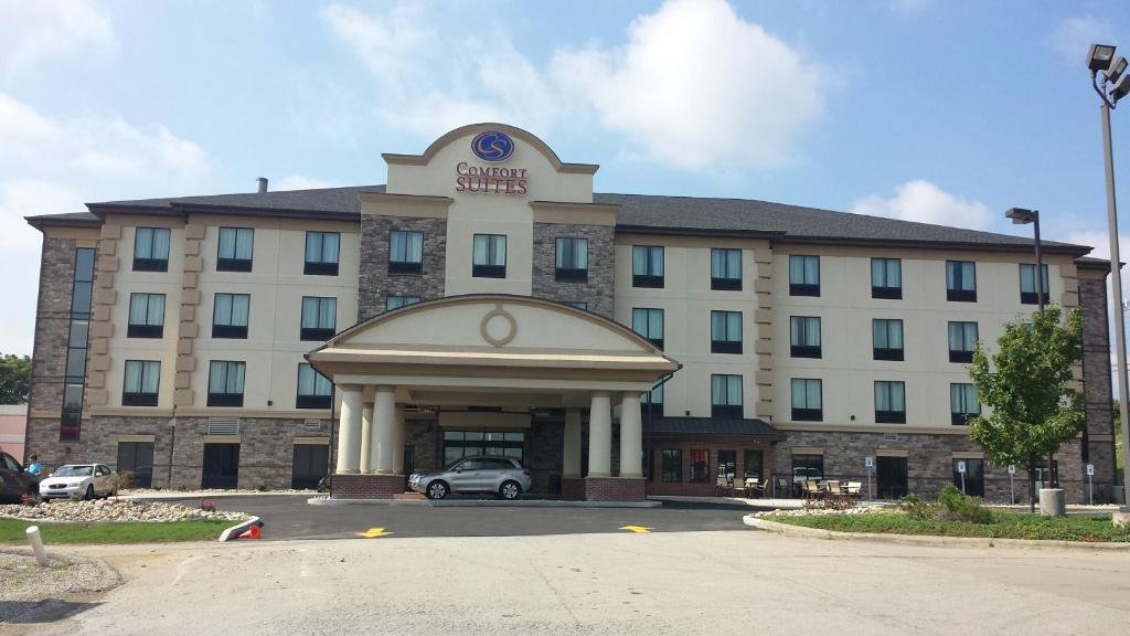 Comfort Suites image