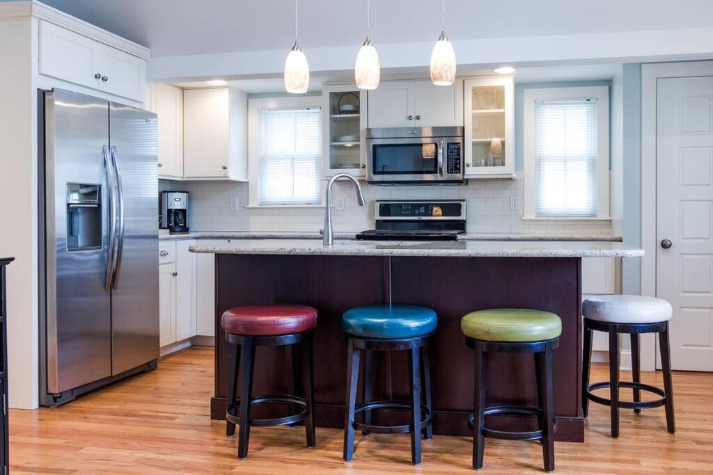 Beautiful & Romantic 1BR Cottage image