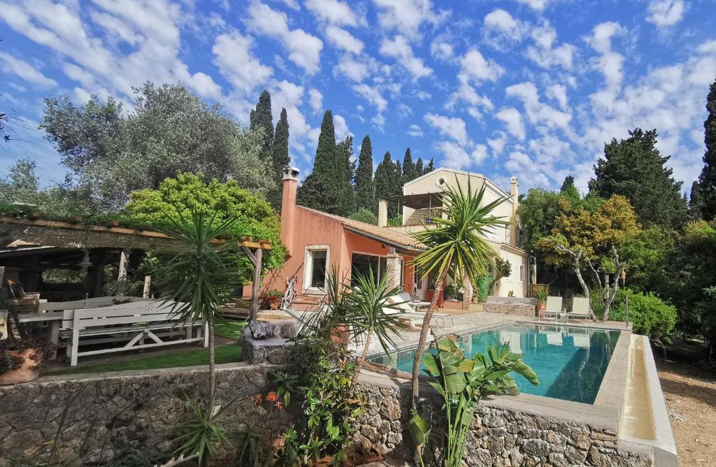 Xenonerantzia Country style villa photo 2