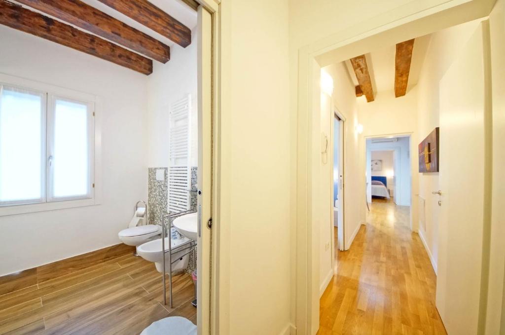 DolceVita Apartments N 502 Biennale - Tap to explore photos