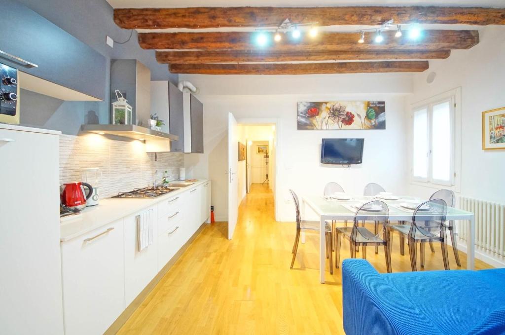 DolceVita Apartments N 502 Biennale - Tap to explore photos