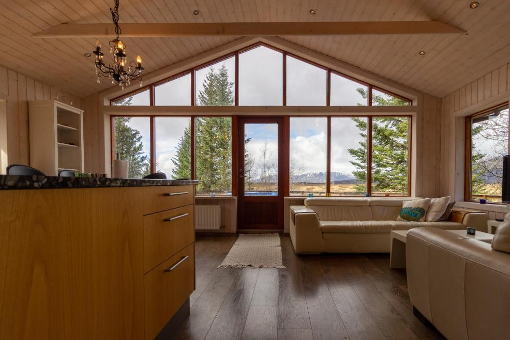 Gorgeous Riverside Lodge in the South of Iceland photo 1