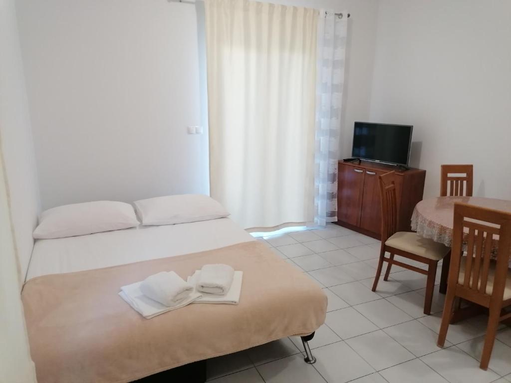 Apartments Dinko photo 2