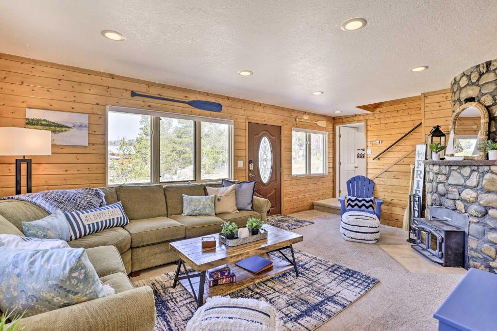 Inviting Grand Lake Home 1 Block to Downtown! photo 4