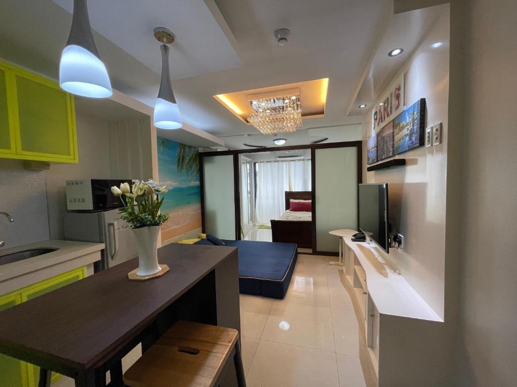 Honey's Elysees Condotel - Davao photo 4