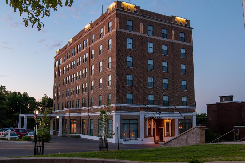 Landmark Inn photo 1
