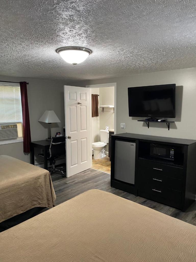 The New Lantern Motel image
