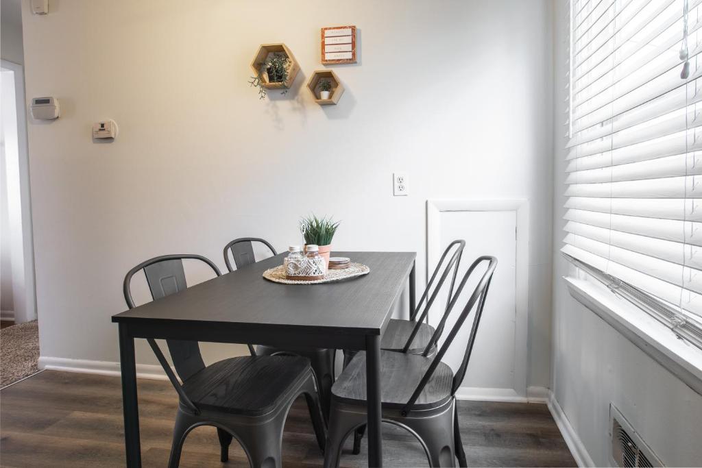 3 Bedrooms House in Waldo Kansas City photo 2