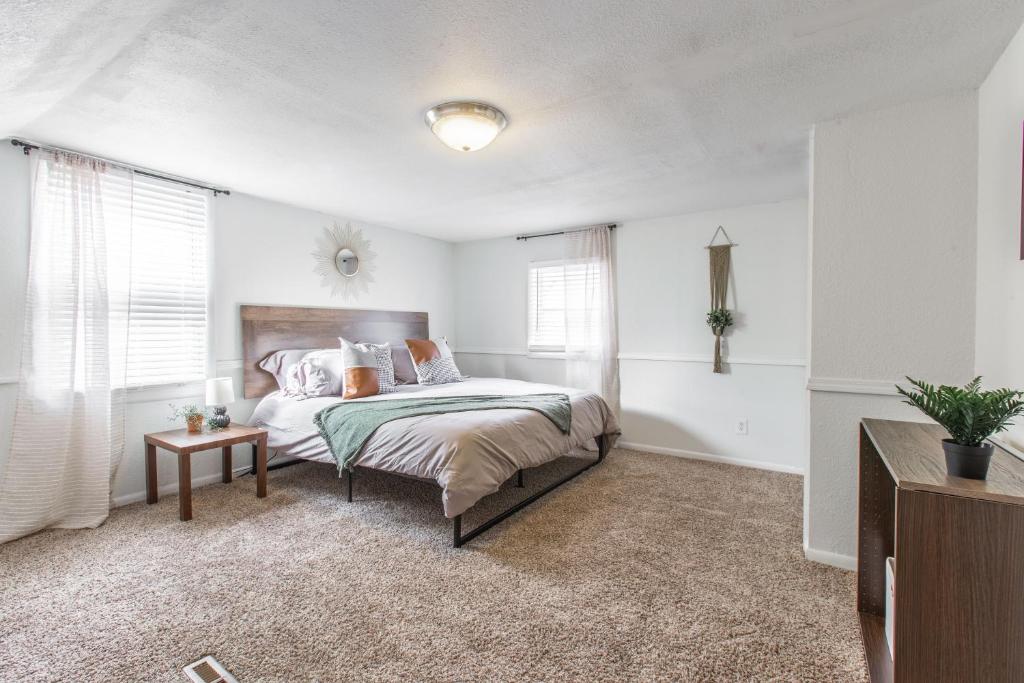 3 Bedrooms House in Waldo Kansas City photo 1