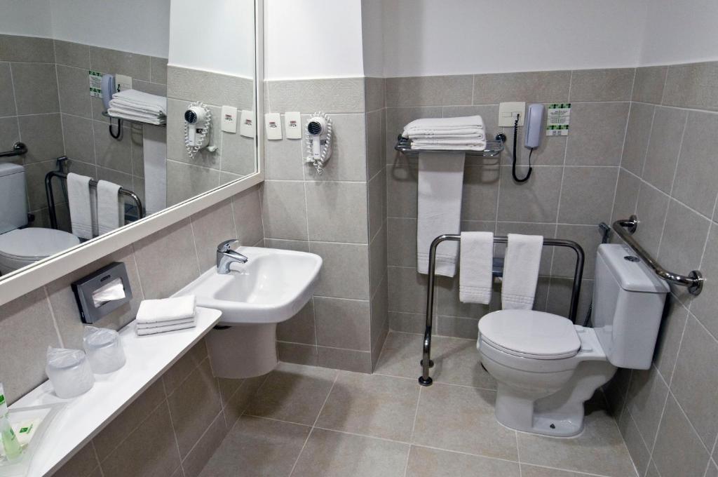 Holiday Inn Manaus Room Type - Standard King Room - Accessible