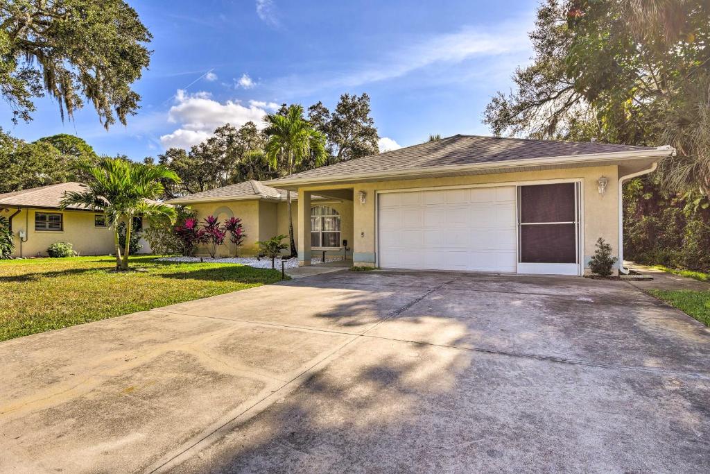 Modern Home with Screened-In Pool 4 Mi to the Beach photo 2