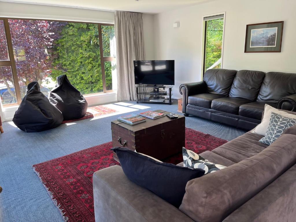Family Home on Inverness photo 2