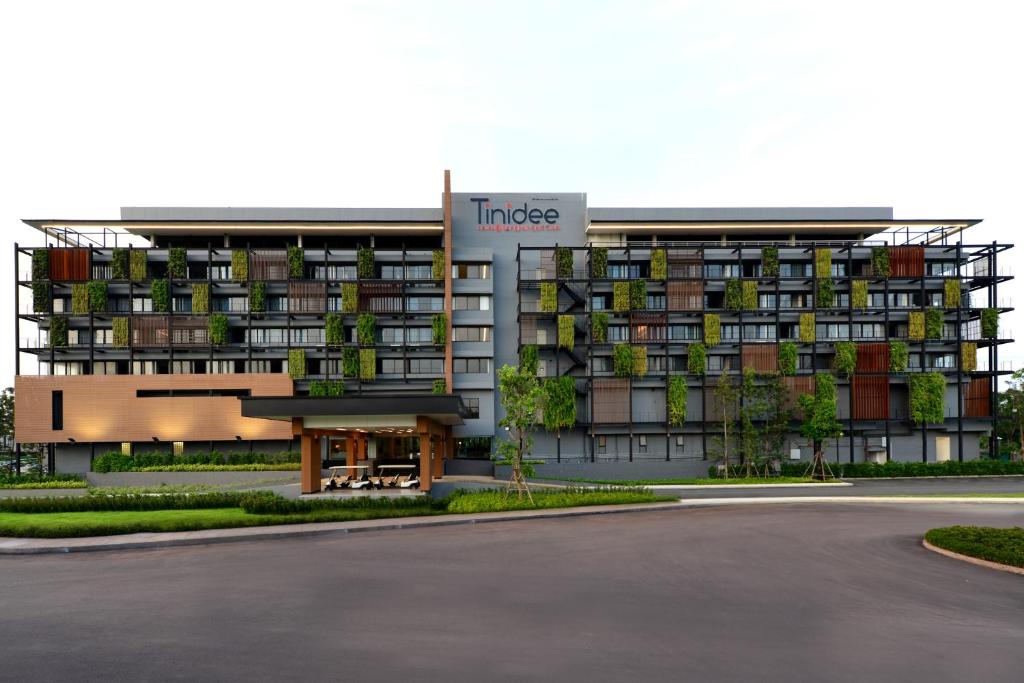 Tinidee Hotel Bangkok Golf Club - SHA Certified photo 1