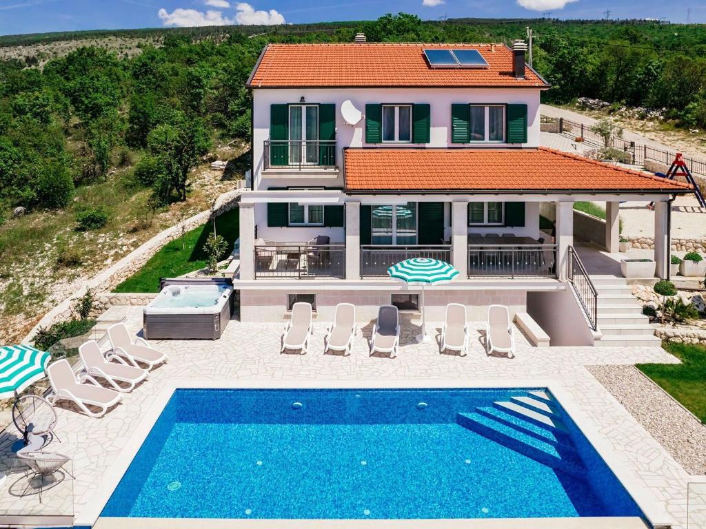 Splendid villa with heated pool, beautiful covered terrace with panoramic view photo 2
