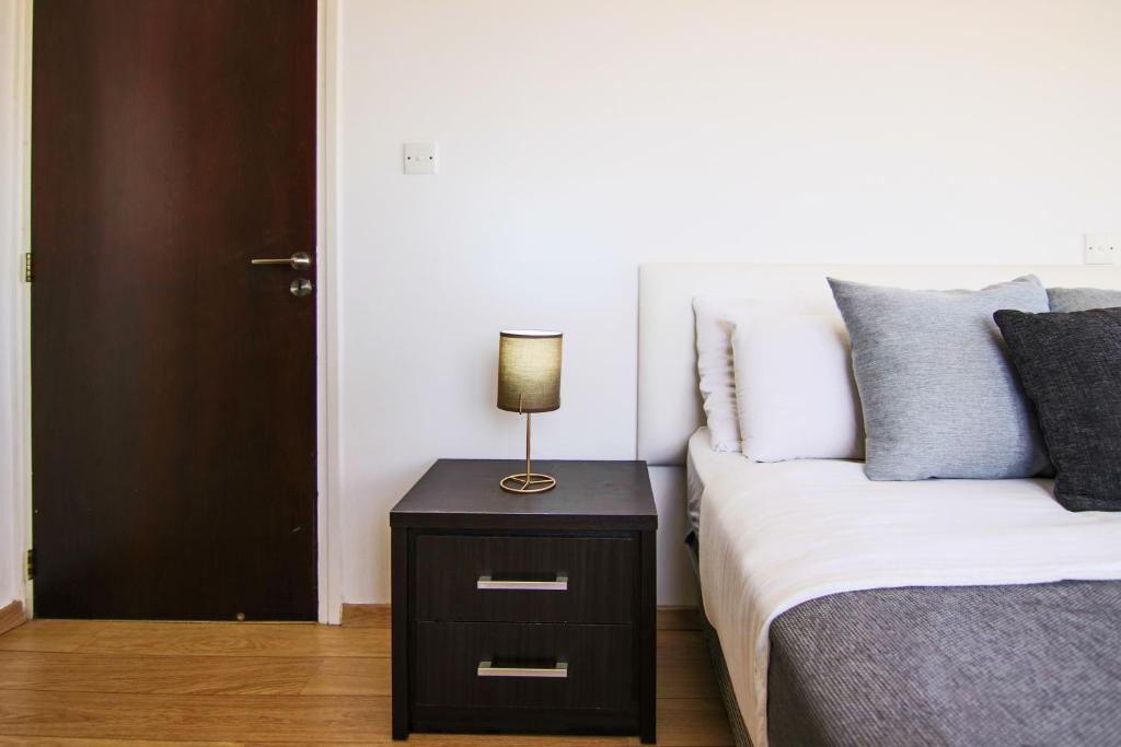 Phaedrus Living Seaside Luxury Flat Pervolia photo 3