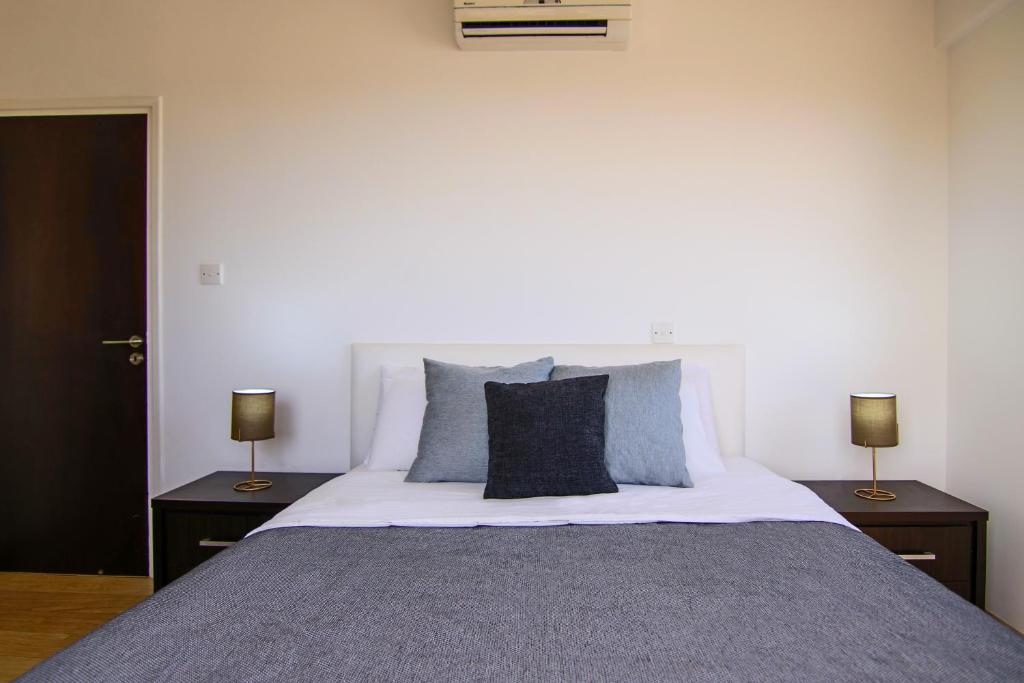 Phaedrus Living Seaside Luxury Flat Pervolia photo 1