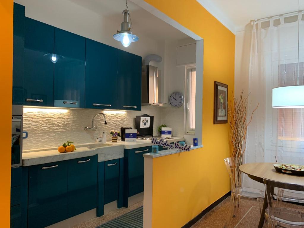 House Sunflower by Holiday World photo 3