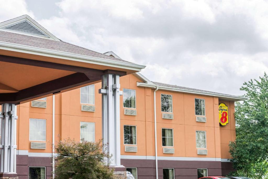 Super 8 by Wyndham Mars/Cranberry/Pittsburgh Area image