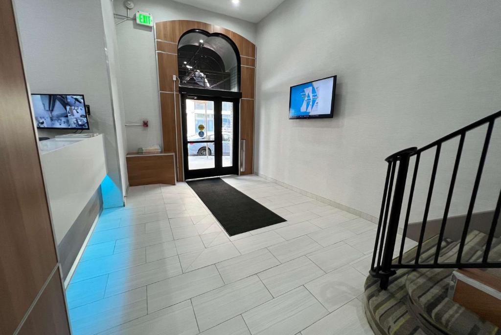 Super 8 by Wyndham San Francisco/Union Square Area photo 1