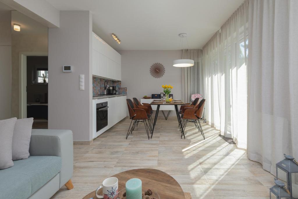 Sunny Apartment Łukęcin by Renters photo 4