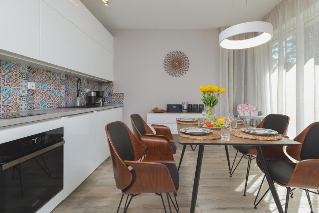Sunny Apartment Łukęcin by Renters photo 1