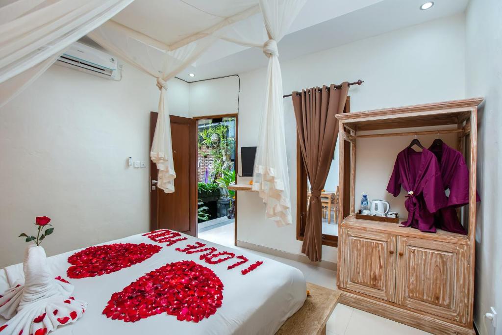 Ubudku Villas - Tap to explore photos