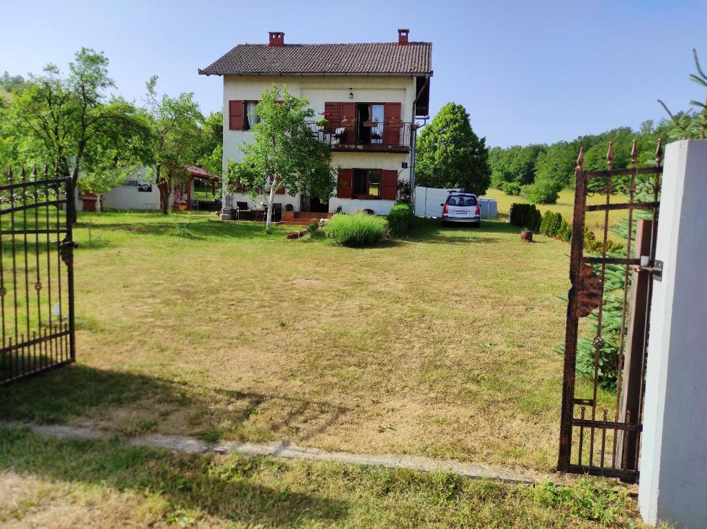 3 bedrooms house with private pool jacuzzi and enclosed garden at Donji Lapac photo 2