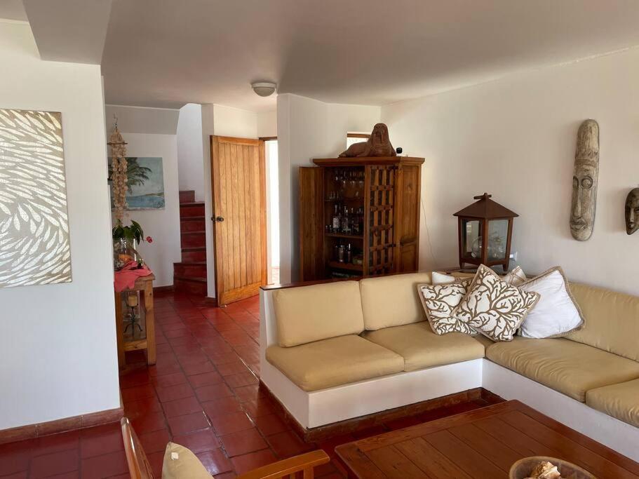 Beachfront, 4BR, entire house in Paracas photo 4